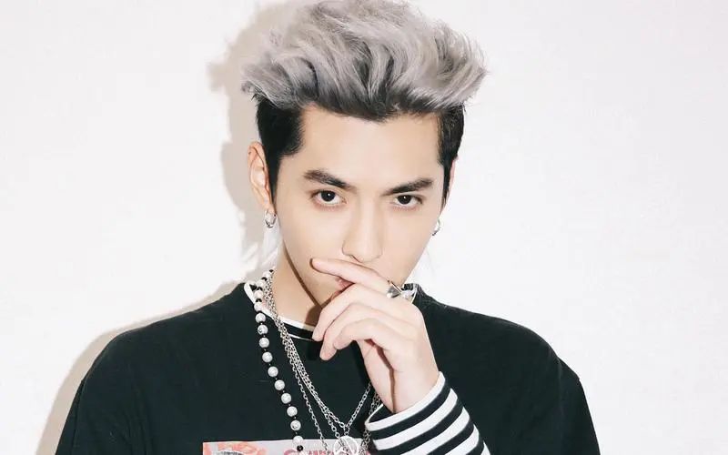 吴亦凡监狱生活近况:发福30斤,当上二班长,仍不忘老本行