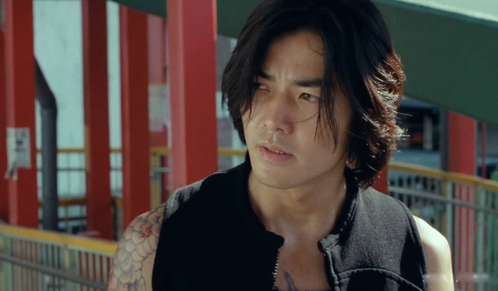 有不少网友开始觉得如果郑伊健一起组团就好了,这样《古惑仔》的几位