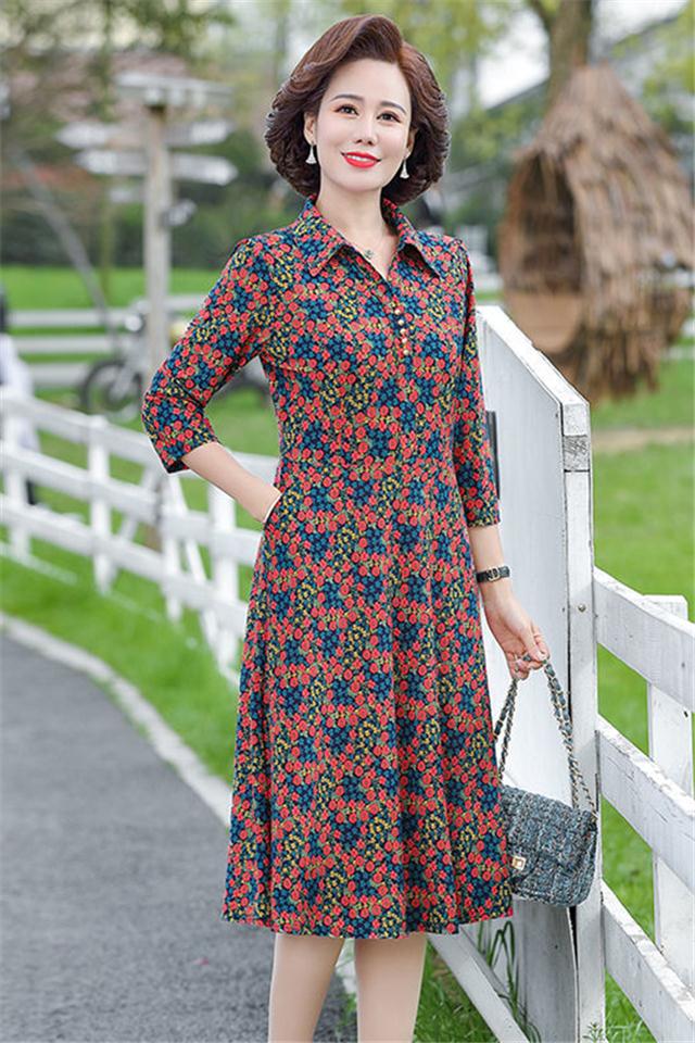 新款中老年连衣裙女中长款过膝春夏季洋气50岁妈妈碎花裙子高弹力