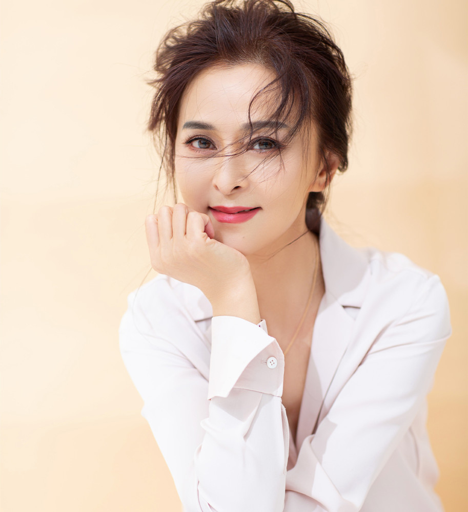 气质女星何音嫁黄志忠13年难放手离婚2年后事业爱情双丰收