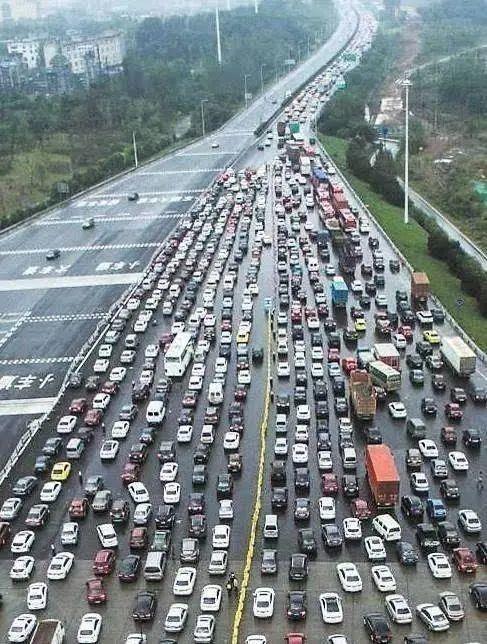 高速堵车5个小时新能源车主苦不堪言简直被车玩