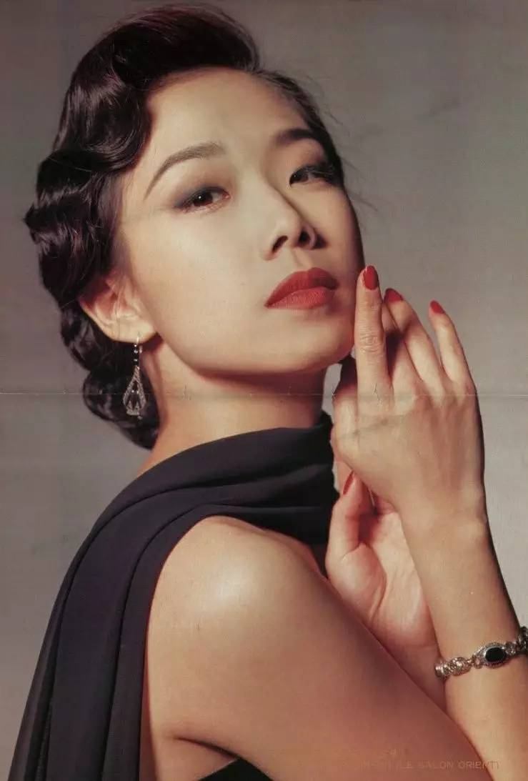 50岁的林忆莲唱着24年前的爱一开口就惹人泪奔