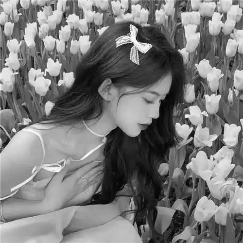 女生头像慵懒偏冷淡风黑白图片