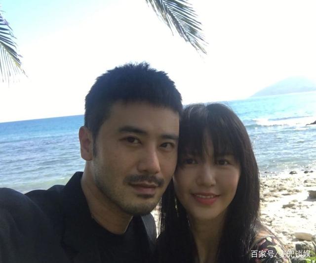 谭维维首次带孩子露面,与老公一人抱一个娃,疑似生了龙凤胎