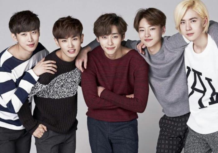 王一博的辛勤努力并没有辜负他,在2014年的9月份,王一博以uniq组合