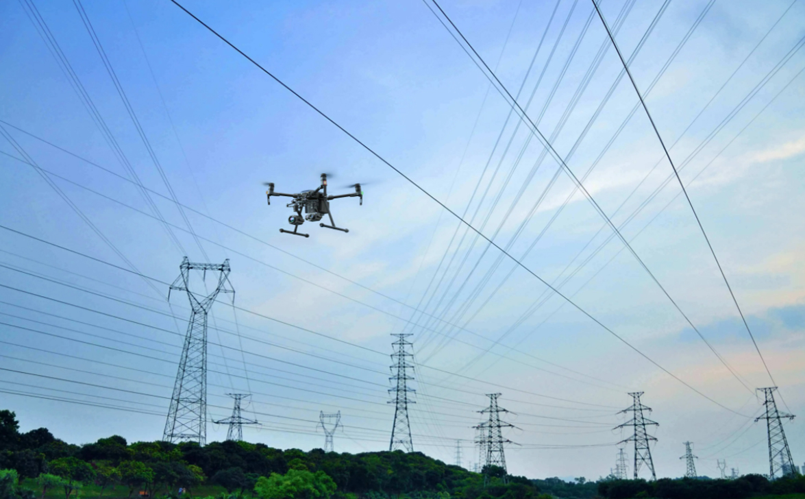 无人机在电力行业中的应用优势.jpg