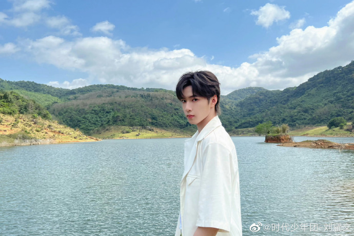 刘耀文 十八迎焰势执梦拥灿阳##刘耀文0923生日快乐