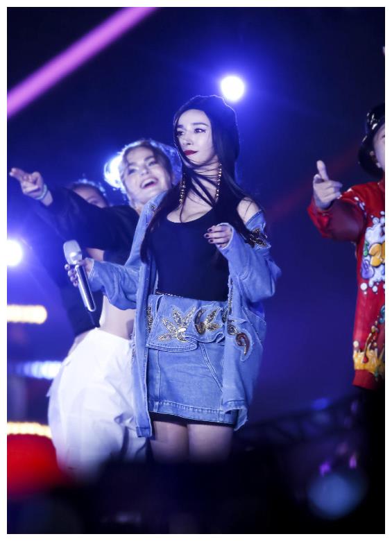 多年未开口唱歌后杨幂实力演唱野狼迪斯科惊艳一如当年