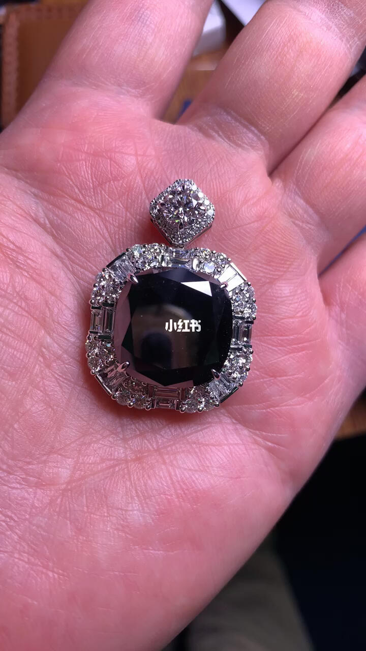 客人定制29克拉黑钻石豪华吊坠