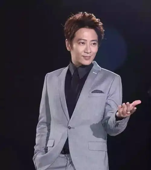 【讨论】孙耀威经纪人(是谁?)15201879909