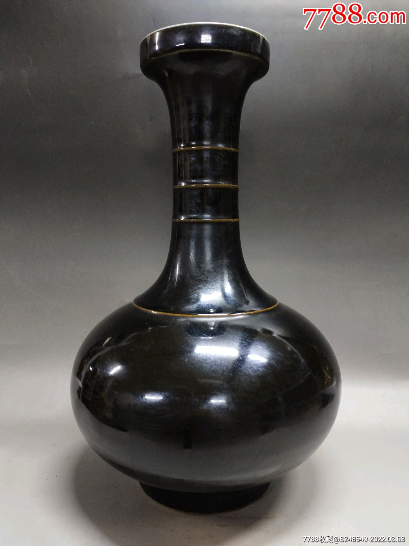 乌金釉赏瓶
