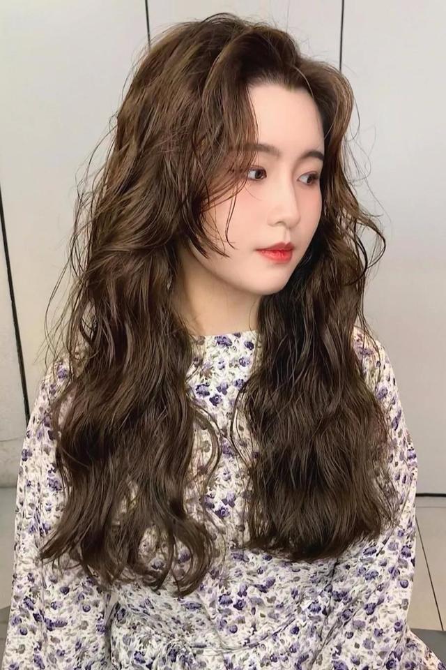 「美发图鉴」2021年最新女生烫发发型,减龄显气质的最佳选择!