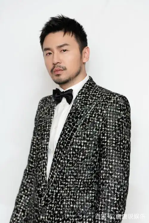 雷佳音帅气十足时尚撩人,有一种沉淀的帅