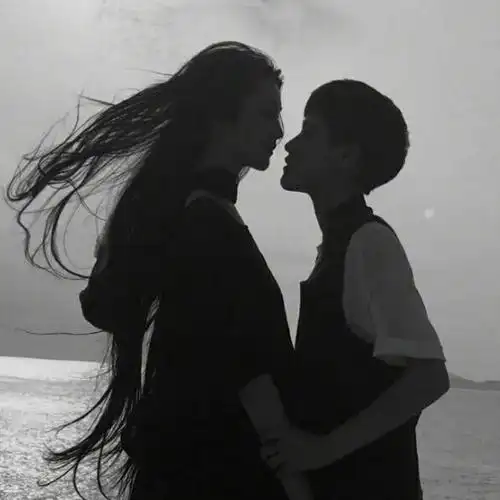 悲伤的情侣头像黑白情侣头像黑白高冷伤心