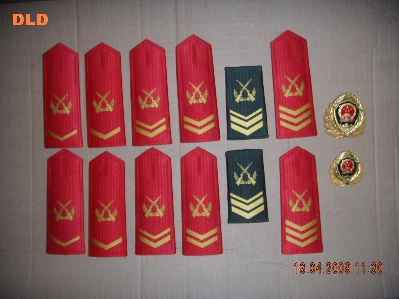 武警士官和三军不同,多了软肩章——早期就是缺5期,后来收齐了,但是