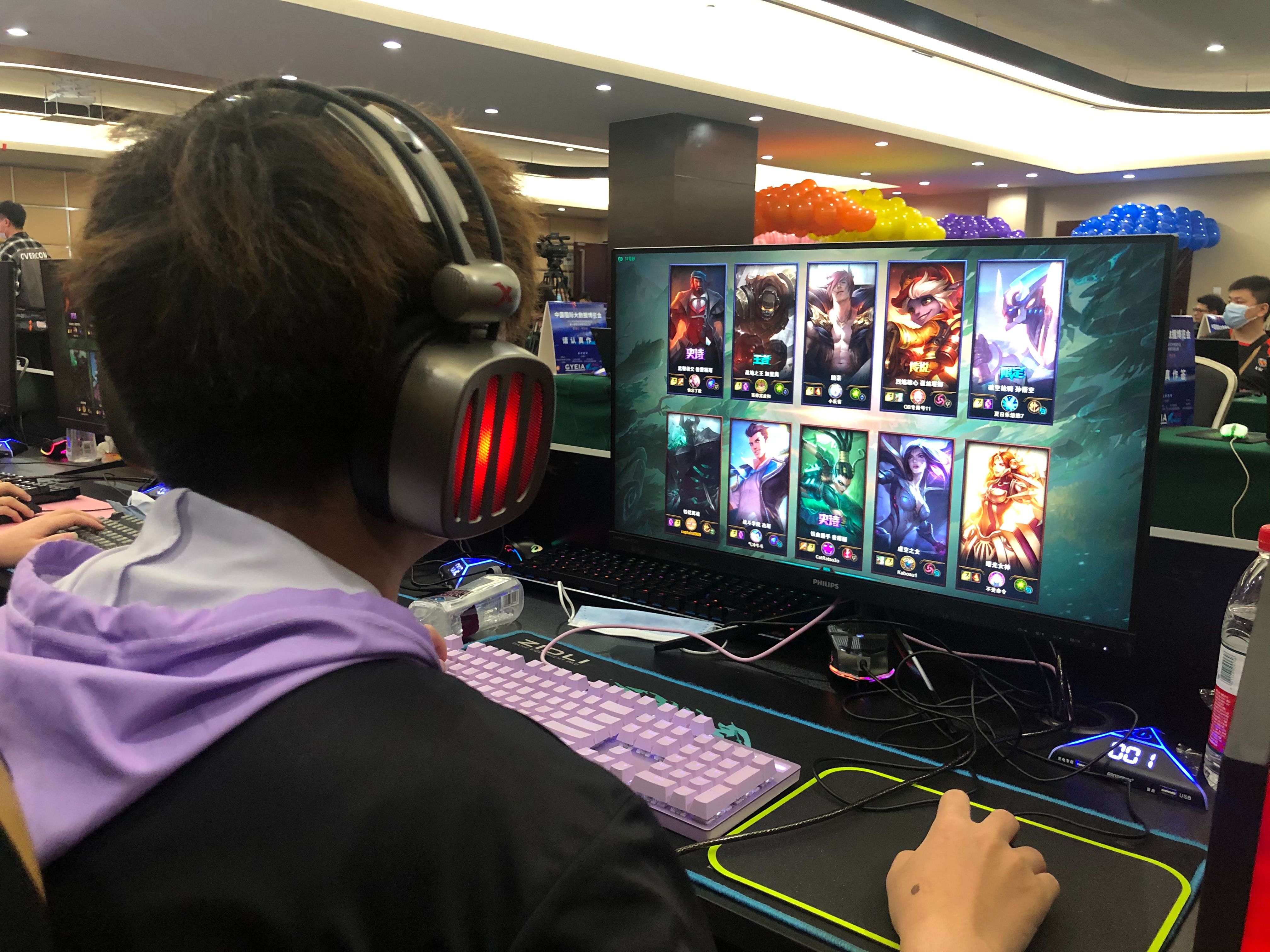 数博会现场打游戏不那是在比赛