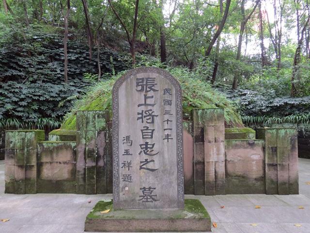 蒋介石知道张自忠殉国后,下令不惜一切代价夺回张将军的遗体.