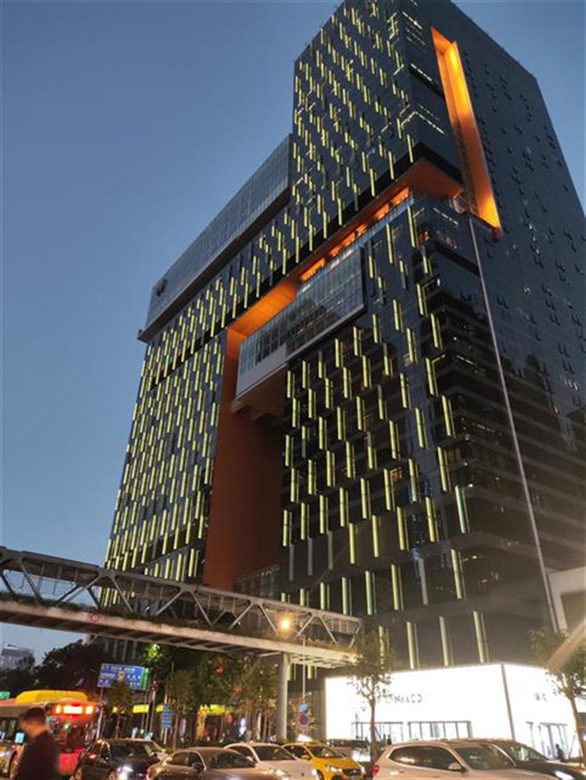 实探停业整顿传言中的广州w酒店目前仍正常营业工作人员称18日起暂停