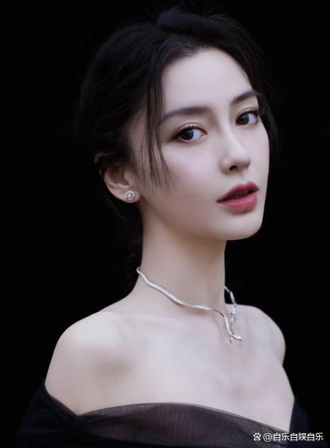 angelababy最新照片 穿搭被网友吐槽很low