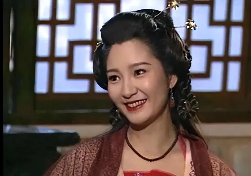 雪梨:14岁出道,初恋是张国荣,18岁为徐少强连生2子无名无分_姐姐_女孩