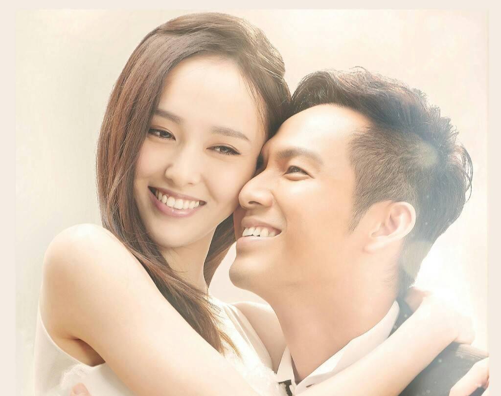 钟汉良近照,网友:又黑又瘦老十岁!不过,他媳妇的长相,还行!