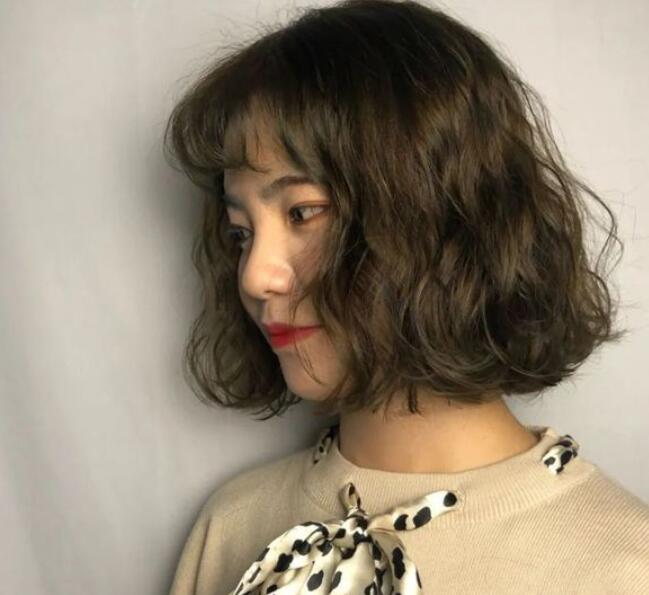 2021流行中短卷发图片,看了就想剪的短发发型