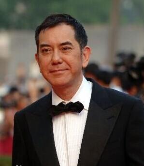 黄秋生重回无线拍剧 笑称酬劳低连油钱都不够