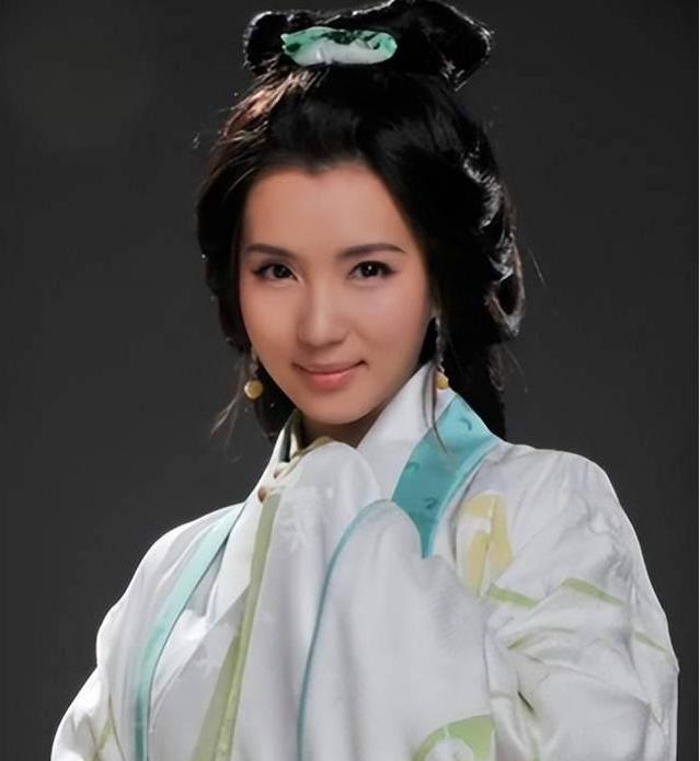 "万人迷"陈好近况曝光!身材纤瘦锁骨清晰可见,皮肤白嫩似少女