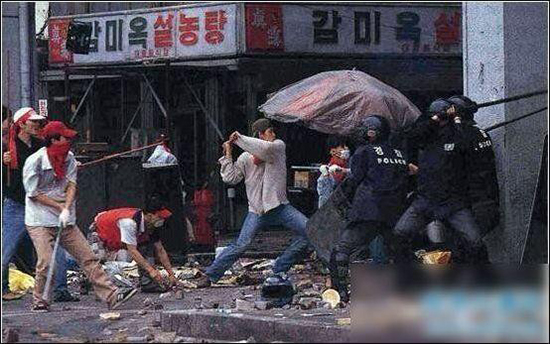 分离成功,中国发射第一枚洲际导弹,南韩爆发"光州事件"遭到血腥镇压)