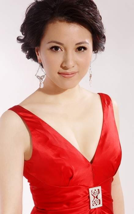 央视美女主持人梦桐曾因买不起服装遭讥讽如今生活怎么样