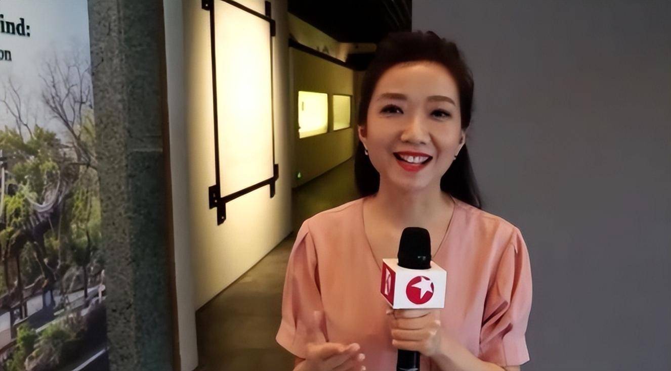 东方卫视女主持人王爽把涪陵读错,并且错报时间,观众打电话投诉_网友