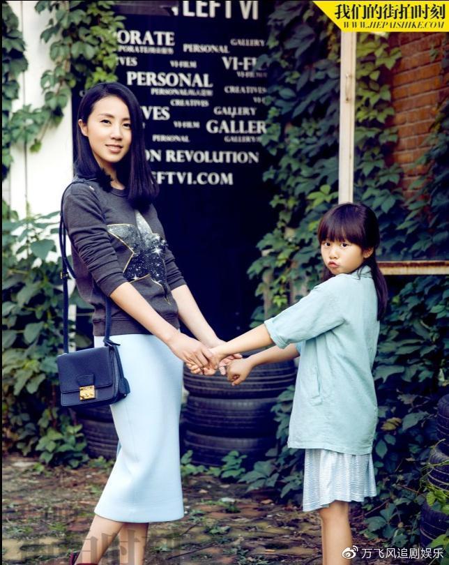 多多罕晒童年照表白妈妈说爱你被孙莉抱在怀里亲吻超软萌