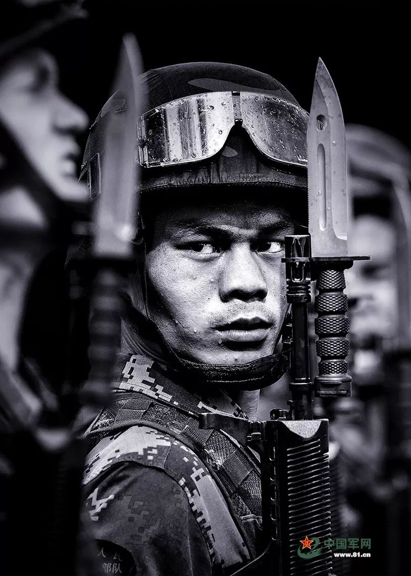 致敬八一今天请留给中国军人
