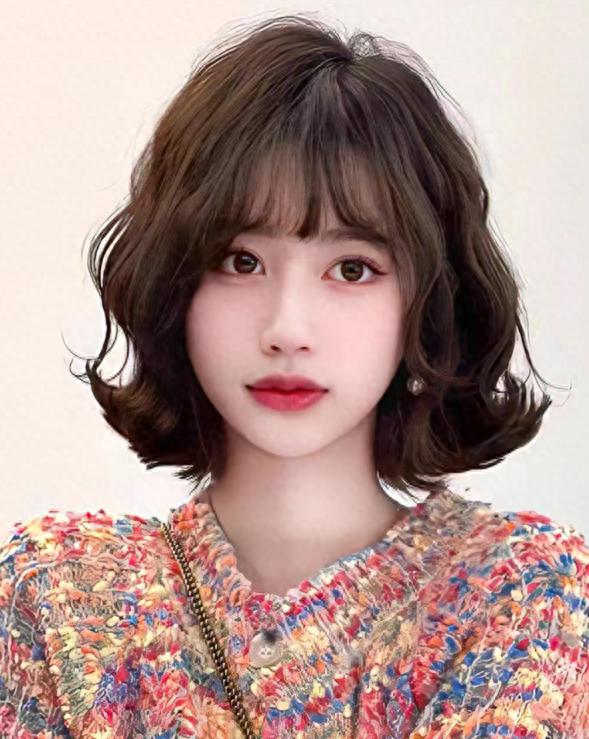 随着时尚潮流的不断更新,短发成为了越来越多女性选择的发型.