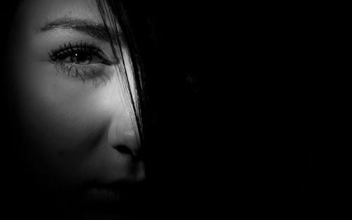 委屈,压抑时哭微丧治愈女生头像:这个世界真好,每天都有不同的难过