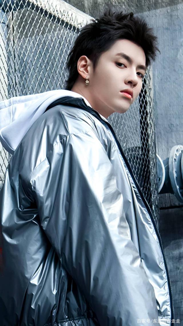 你喜欢吴亦凡帅气的颜值还是高冷的气质