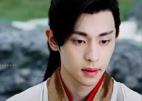 邓伦面相适合配哪种面相女孩(杨幂面相)