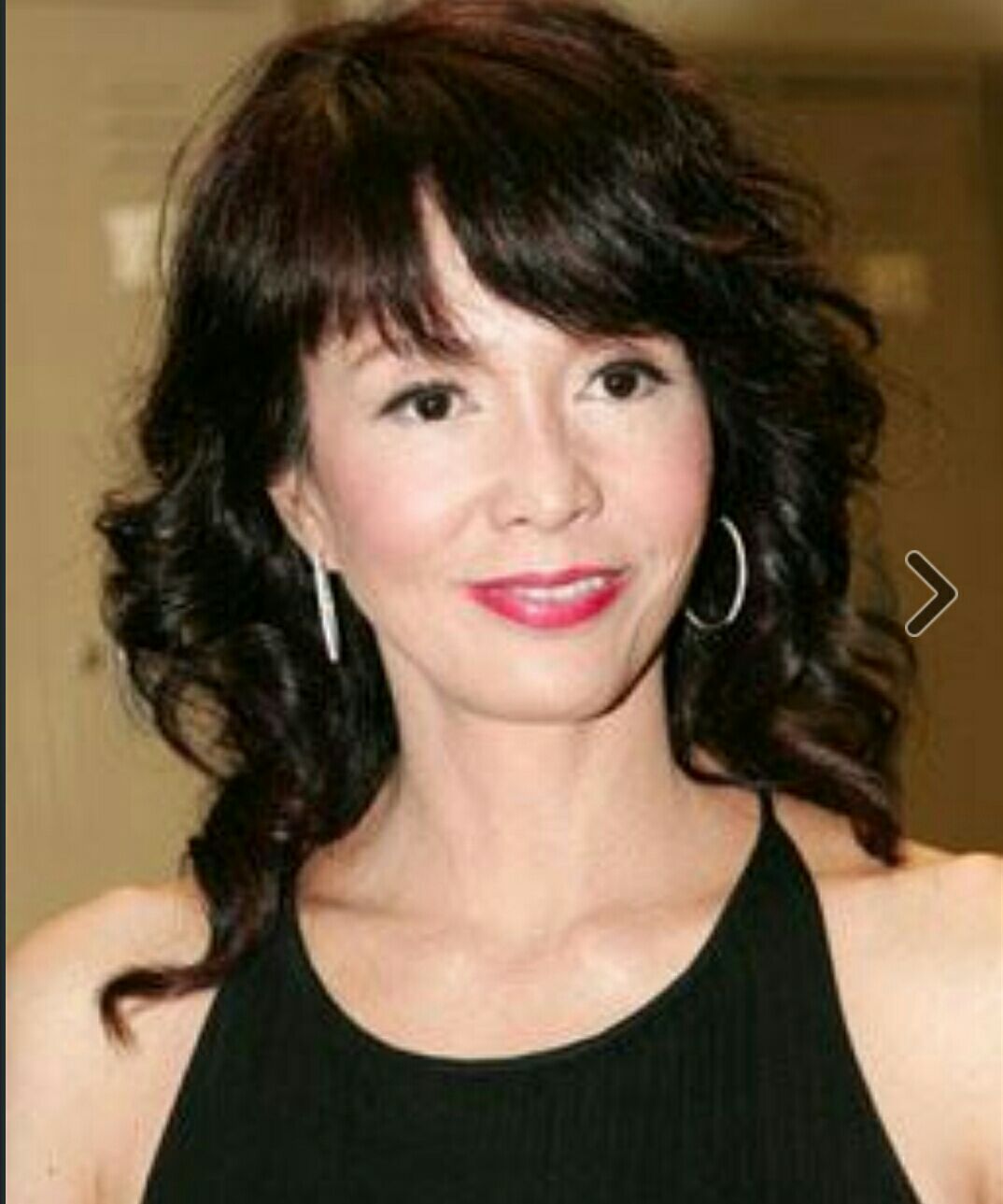 黄夏蕙黄夏蕙,网上并没有关于她整容的确切消息,但是看一下前后对比