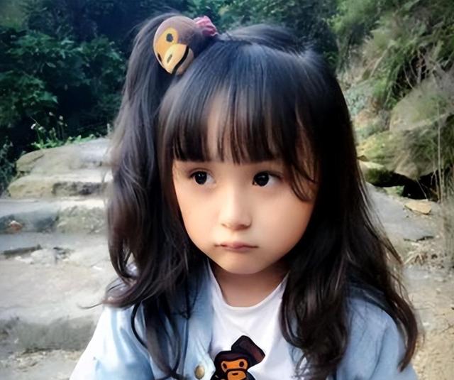 2岁出道年入百万,因长相甜美被禁止整容的刘楚恬,如今长成啥样