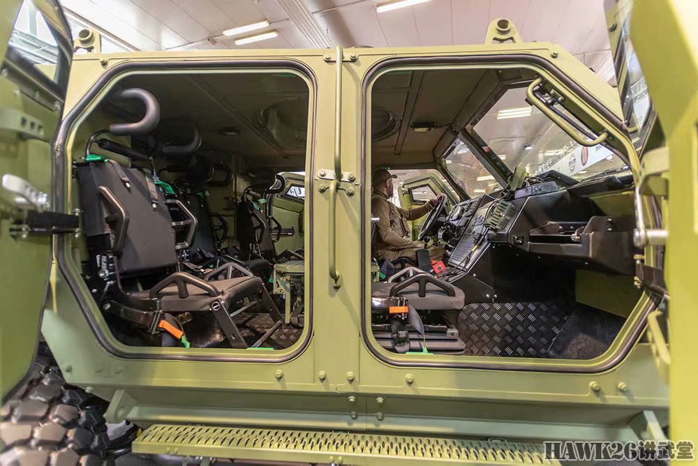 斯洛伐克公开新型装甲车 酷似美国防地雷反伏击车