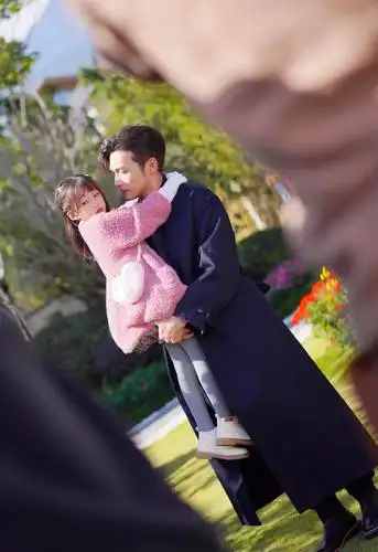 小西竹是司藤吗?放放子的眼神好宠溺!