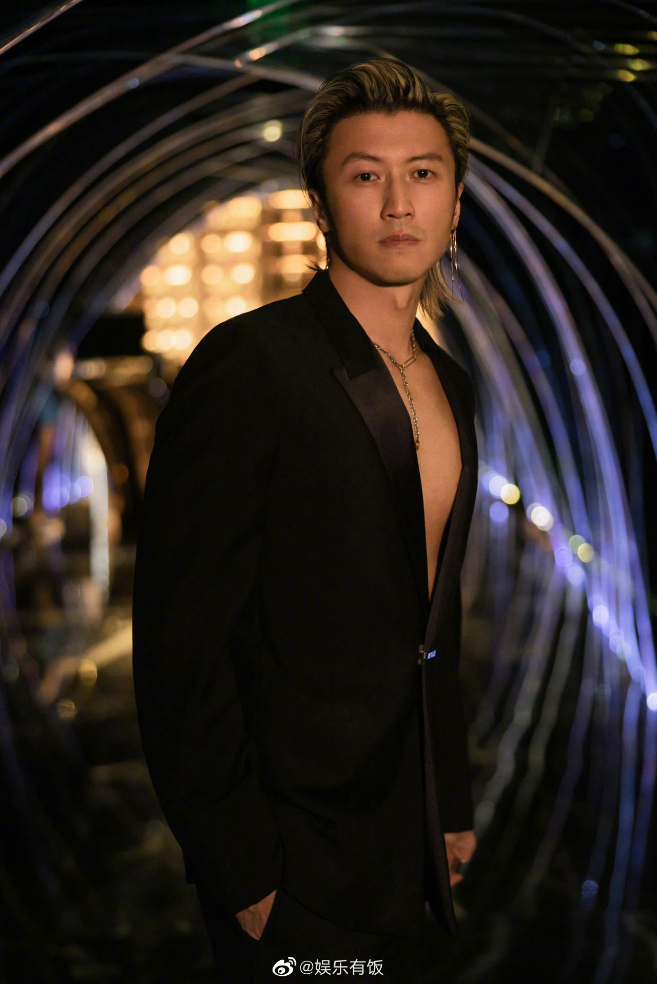 谢霆锋@锋味 发布了一组最新照片 以前磕磕颜……__财经头条