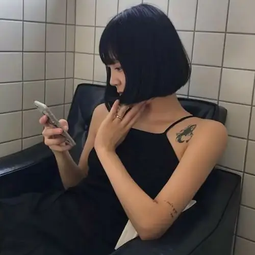 短发香肩纹身美人头像