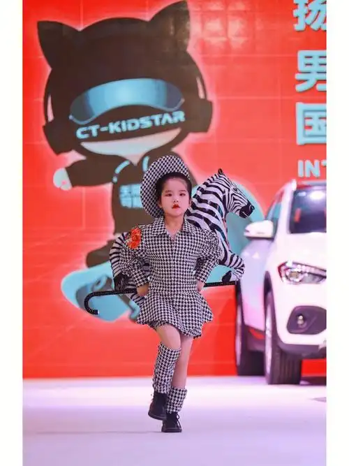 学模特半年看到了小朋友的努力和进步#第八届潮童星