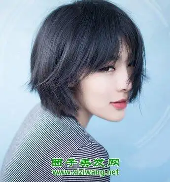 齐耳短发直发如何打理_飘逸直发_女生发型大全