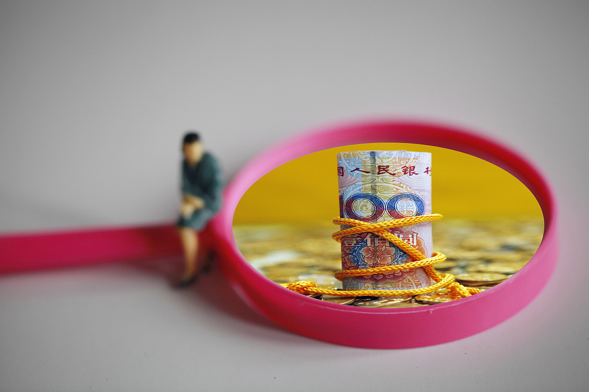 普通年金是一种定期支付的现金流,由投资者或保险公司向受益人每年