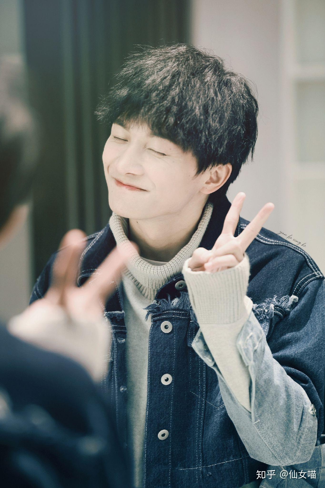 有周深的壁纸吗