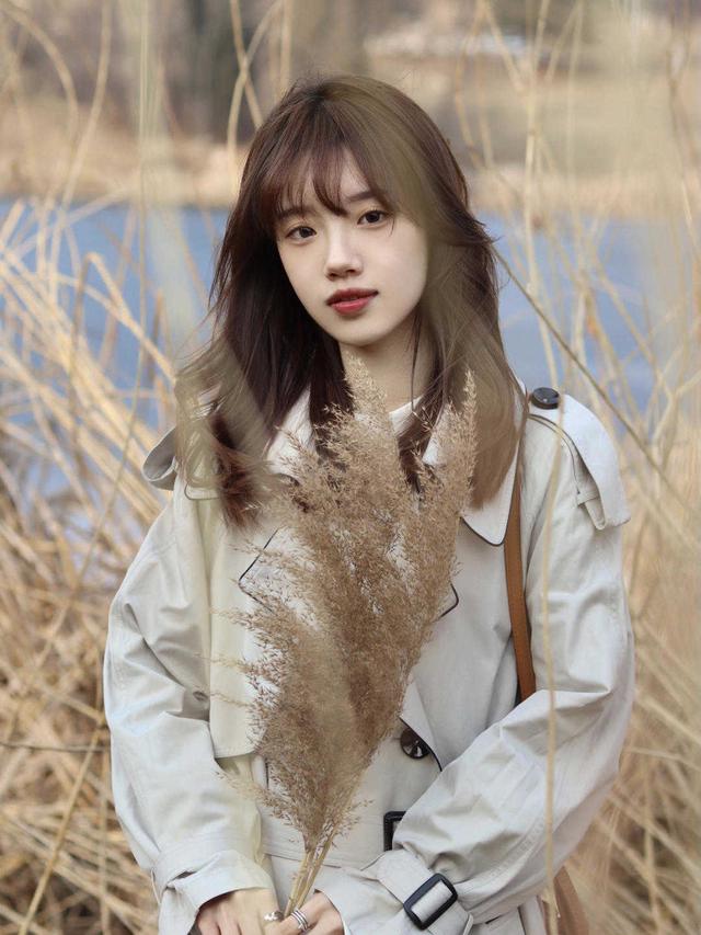 30岁左右的女性,穿衣要注重质感,看看这些穿搭,日常实用又高级