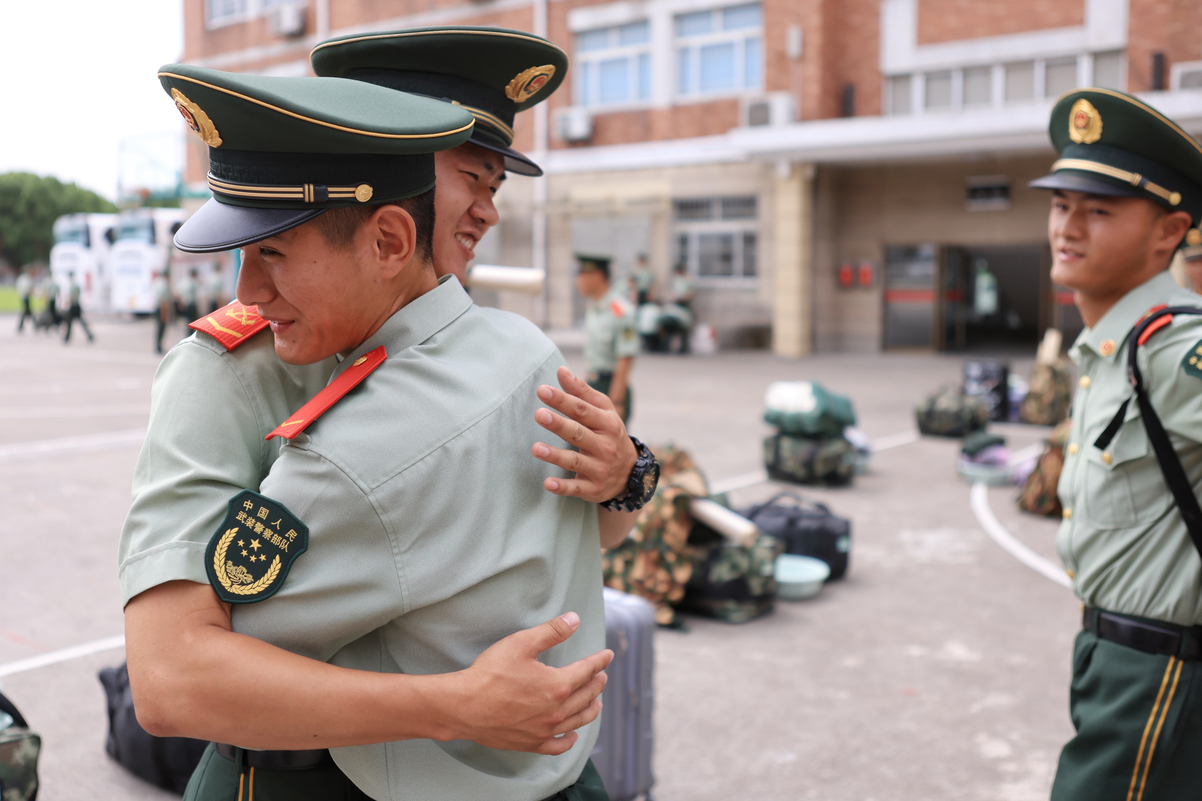 橄榄绿添新枝武警嘉兴支队首批春季入伍新兵下连
