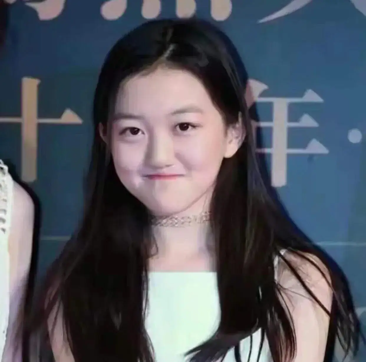 14岁李嫣越变越美,小小年纪气质出众,完全不输母亲王菲_李亚鹏_小时候